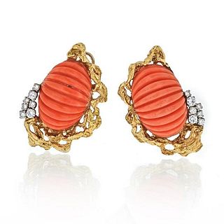 1970S 18K YELLOW GOLD FLUTED CARVED CORAL EARRINGS