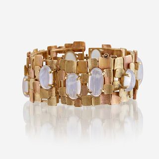 A bicolor eighteen karat gold and moonstone bracelet