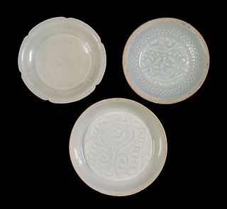 (3) CHINESE SONG DYNASTY (12TH-13TH C.) QINGBQI CARVED CELADON SMALL DISHES