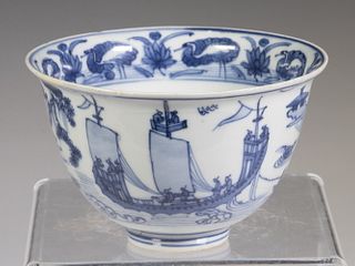 CHINESE MING DYNASTY MEDIUM DEEP BOWL IN BLUE AND WHITE