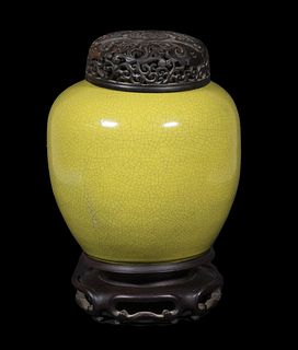 CHINESE QING DYNASTY GINGER JAR IN IMPERIAL YELLOW CRACKLED GLAZE