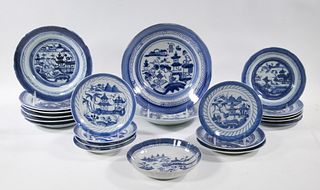 (21) CHINESE BLUE & WHITE PLATES AND BOWLS