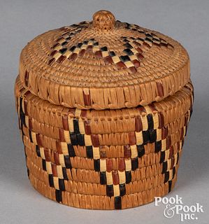 Columbian River Basin Indian sweetgrass jar basket