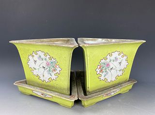 A Pair of Triangular Green and Famille Rose Porcelain Pot