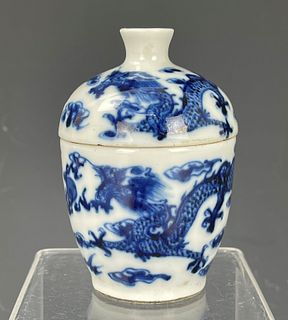 A Blue and White Dragon Porcelain Vase Mantangfuji Mark