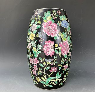 20TH Century Chinese  Famille Rose Porcelain Vase Lidded