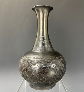 A Chinese Black Pottery Vase 