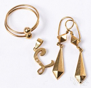 18K gold jewelry, to include a pair of earrings