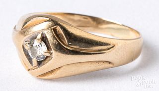 10K gold and diamond ring, 2.7dwt.