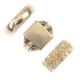 A selection of three 9ct gold rings. To include a signet ring with scrolling foliate shoulders, a te