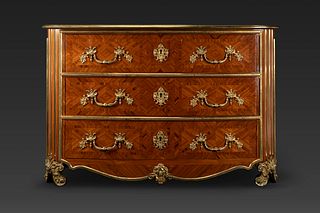 French Regency style chest of drawers, 20th century. 
Walnut wood, marquetry and bronze.