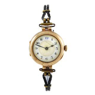A wrist watch. 9ct yellow metal case, import hallmark London 1923. Unsigned manual wind movement. Tw