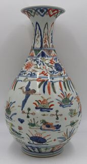 Chinese Wucai Enamel Decorated Vase.