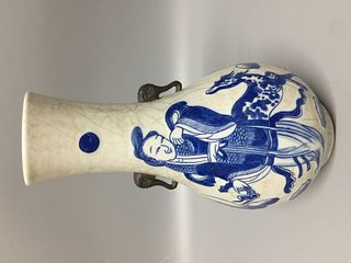CHINESE BLUE AND WHITE VASE ,HAND PAINTED FIGURES,H 27CM 
