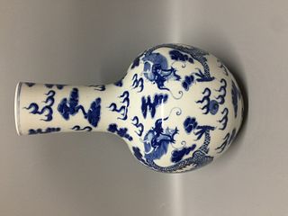 LARGE CHINESE BLUE AND WHITE DRAGON VASE ,H 34.5CM 