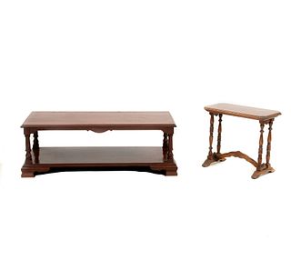 Mesa de centro y mesa auxiliar. SXX. Elaboradas en madera. Decoradas con elementos orgánicos, torneados y molduras.