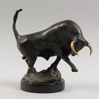 HERIBERTO JUÁREZ. Toro. Firmado. Escultura en bronce con base de mármol negro. 18 cm de altura.
