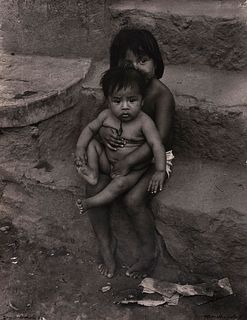 Scotese, Graziella. Niños Refugiados. San Salvador, 1984. Fotografía, 30 x 23 cm. Firma impresa; lugar y año impresos.