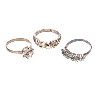 Tres anillos vintage con esmeraldas y diamantes en plata paladio y plata .925. 12 esmeraldas corte redondo. 30 diamantes corte 8...