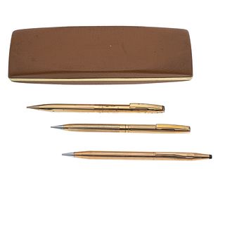 Pluma fuente, lapicero y bolígrafo marca Sheaffer. 3 lapiceros marca Cross y Sheaffer en acero dorado. Estuches Sheaffer.