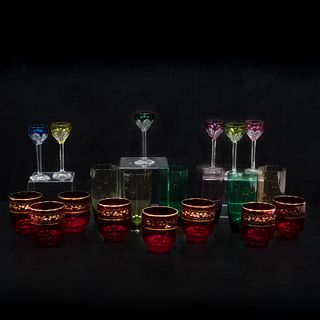 Lote de copas y vasos. Origen europeo, siglo XX Elaborados en vidrio y cristal de Murano, Bohemia y otros. Pz: 20