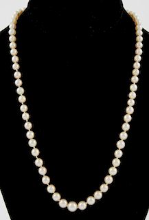 Pearl Necklace with Emerald and Diamonds to the Gold Clasp