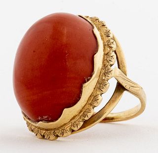 Vintage 14K Yellow Gold Oval Coral Ring