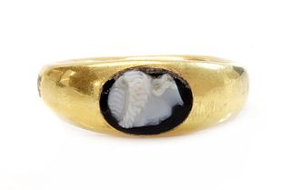 A Roman hollow gold hardstone cameo ring,