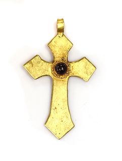A Byzantine high carat gold garnet cross pendant,