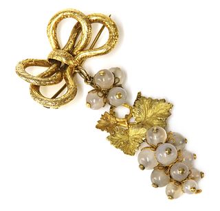 A Victorian gold grape and vine brooch,
