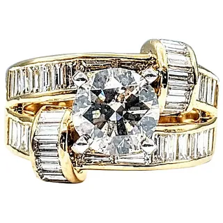 Extravagant Contemporary Diamond & 18K Gold Ring