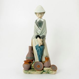 Ceramic Seller Woman 1005081 - Lladro Porcelain Figurine