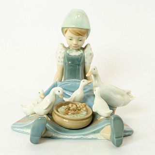 My Hungry Brood 1005074 - Lladro Porcelain Figurine
