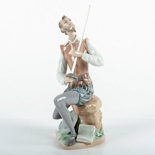 Oration 1005357 - Lladro Porcelain Figurine