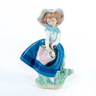 Pretty Pickings 1005222 - Lladro Porcelain Figurine