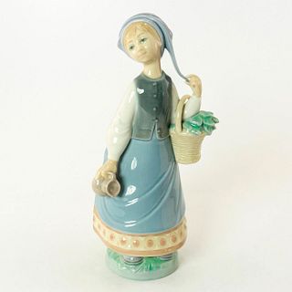 Woman w/Scarf 1005024 - Lladro Porcelain Figurine