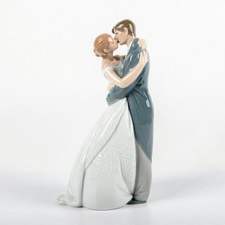 Nao By Lladro Porcelain Figurine, A Kiss Forever 1613