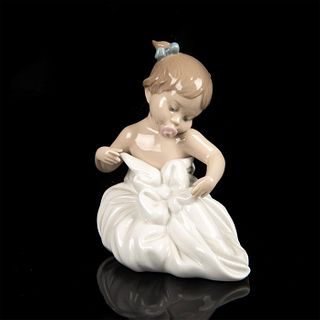 Nao By Lladro Porcelain Figurine, My Baby Blanket 1337
