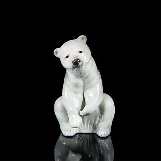 A Resting Polar Bear 01001208 - Lladro Figurine