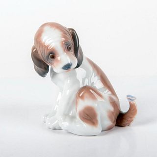 Gentle Surprise 01006210 - Lladro Porcelain Figurine