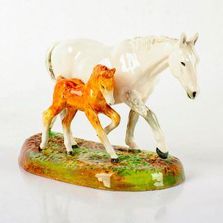 Royal Doulton Animal Figurine Gude Grey Mare and Foal HN2532