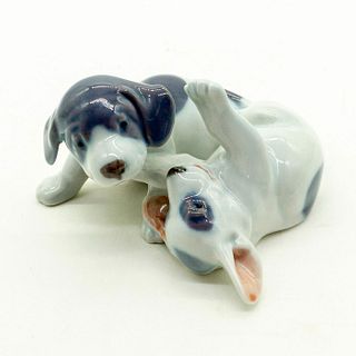 Royal Copenhagen Figurine, Playful Pointer Puppies 058