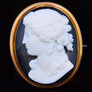 NO RESERVE, ANTIQUE AGATE CAMEO BROOCH