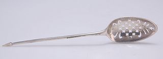 A SILVER MOTE SPOON, CIRCA 1760, marks indistinct, of typical form, the bow
