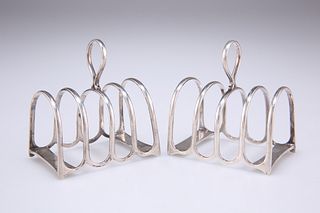 A PAIR OF GEORGE V SILVER FIVE-BAR TOAST RACKS, by Atkin Brothers, Sheffiel