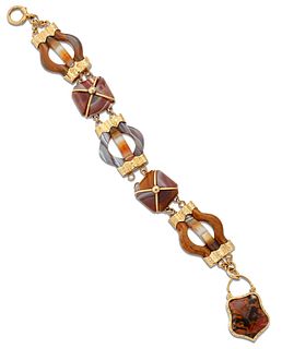 A VICTORIAN SCOTTISH AGATE BRACELET, alternating hoop and square-shaped lin