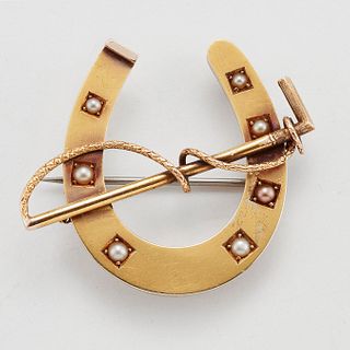 A VICTORIAN HORSESHOE AND CROP SPORTING BROOCH, inset with graduated seed p