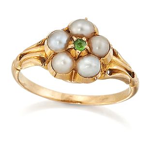 A GREEN GARNET AND SPLIT PEARL CLUSTER RING, a round-cut green garnet withi