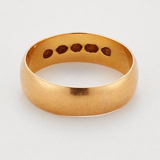 A 22 CARAT GOLD BAND RING, hallmarked London 1886, ring size M. 5.0 grams
