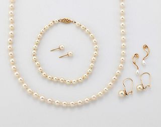 A GROUP OF CULTURED PEARL JEWELLERY, including A CULTURED PEARL NECKLACE AN
